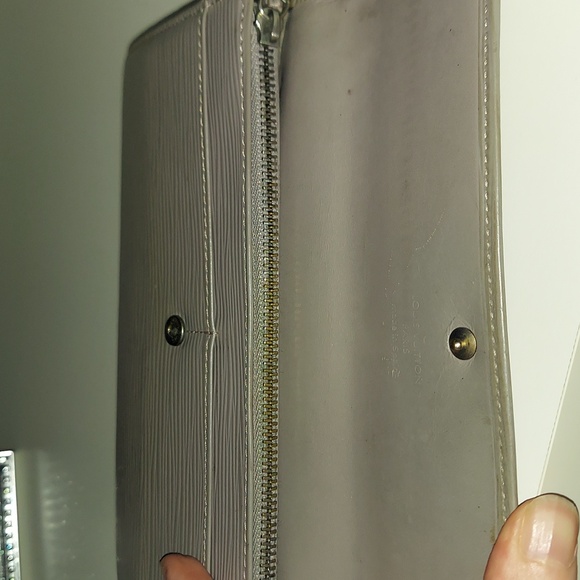 Grey LV epi wallet - Picture 3 of 7